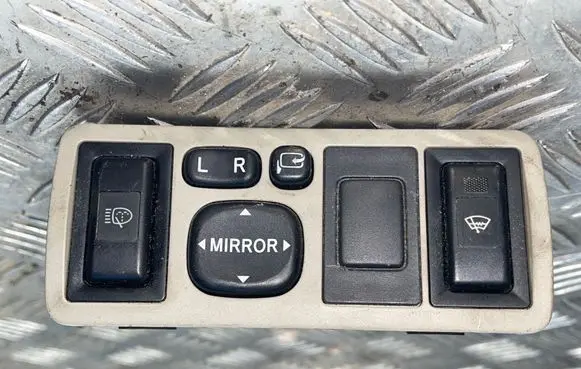 Toyota Avensis T250 Wing mirror switch 183575
