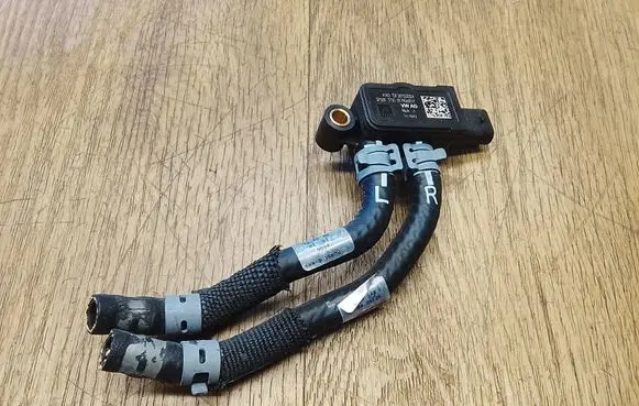 Porsche Macan (95B) Exhaust gas pressure sensor 057906051F