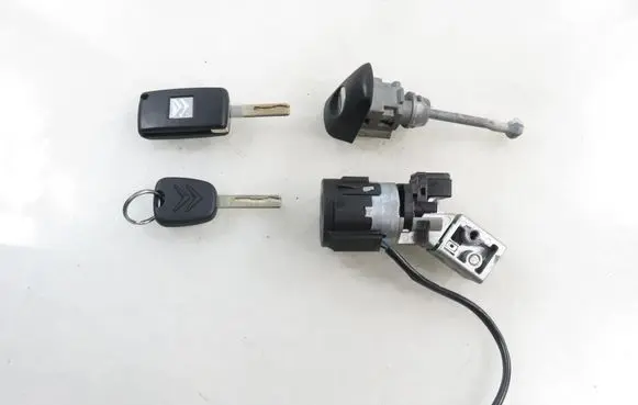 Citroen C4 I Picasso Ignition lock 36410600