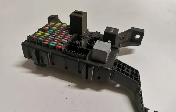 Jaguar X-Type Fuse module 4X4314A073AE