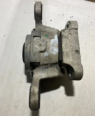 Engine mount bracket