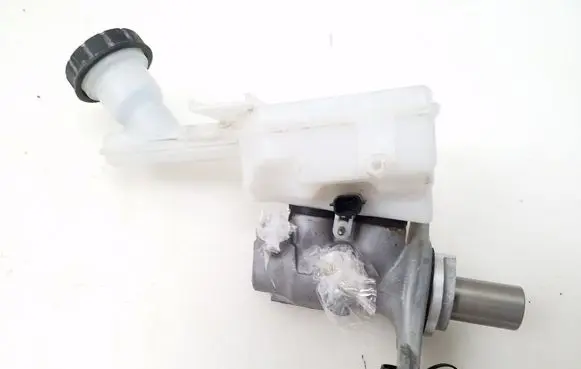 Nissan Juke I F15 Master brake cylinder 32070587