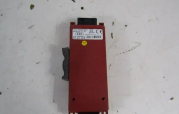 Volkswagen PASSAT B5.5 Central body control module 8D0862335B