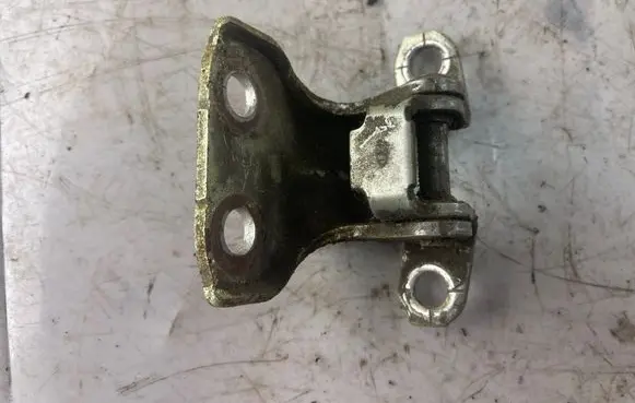 Daihatsu Sirion Rear door lower hinge 