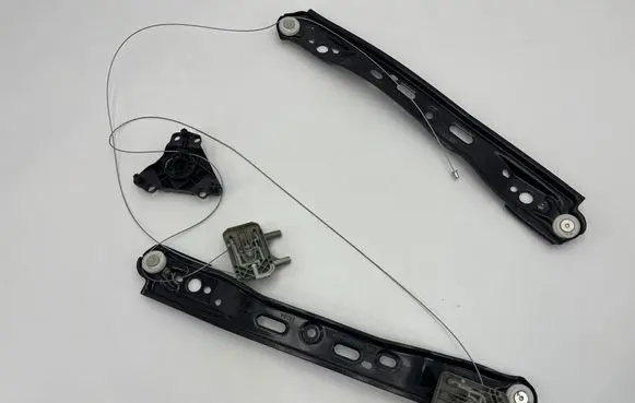 BMW 4 F32 F33 Front door electric window regulator C70240100