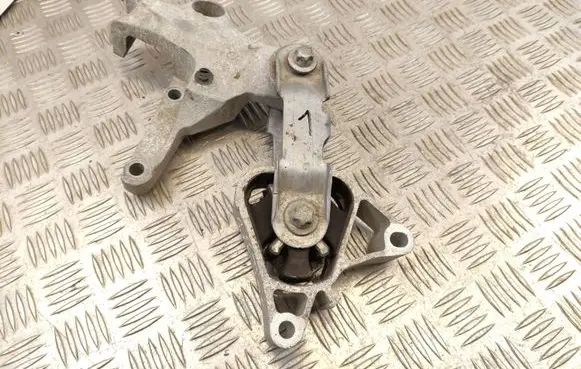 Mercedes-Benz A W176 Engine mount bracket A2462401309