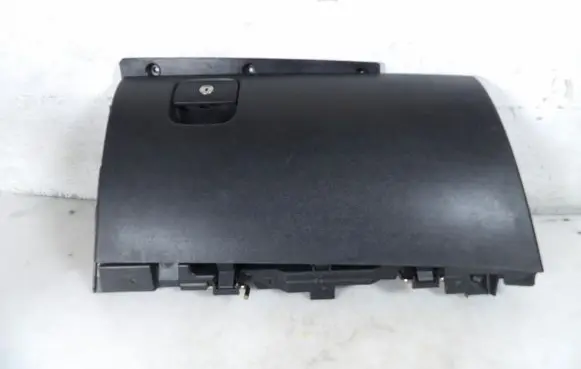 Glove box