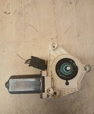 Mercedes-Benz A W169 Front door window regulator motor A1698201742 996146101