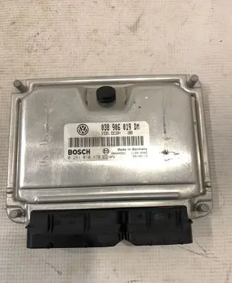 Volkswagen PASSAT B5 Engine control unit/module 038906019DM 0281010470 28SA4551