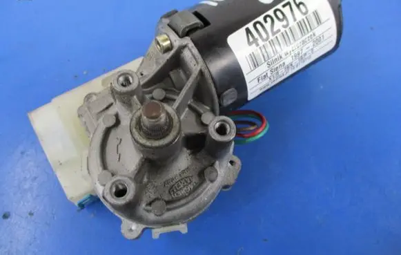 Fiat Siena Front wiper linkage and motor