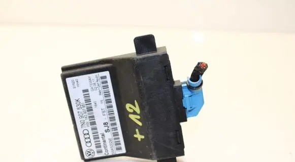 Volkswagen PASSAT B7 Central body control module 