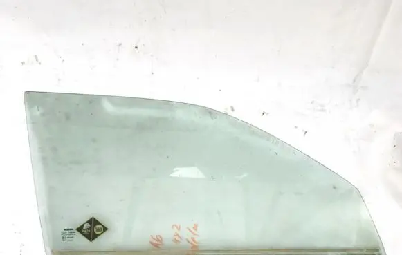 Nissan Primera Front door window glass four-door