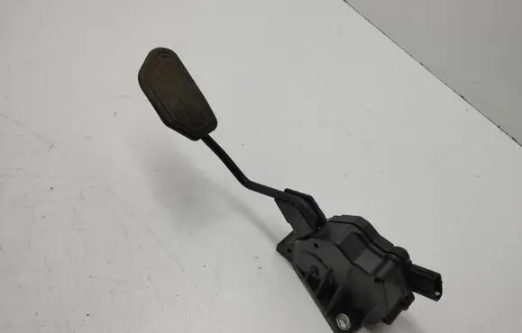 Toyota RAV 4 (XA40) Accelerator throttle pedal 7811042050