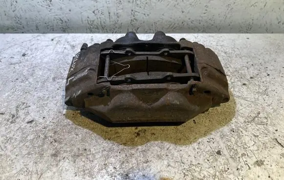 Toyota Hilux (AN10, AN20, AN30) Front brake caliper