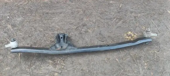 Volvo V70 Engine mount bracket 8666205 8666204