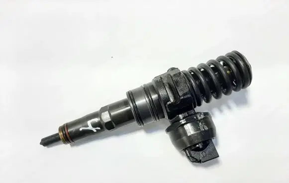Volkswagen Golf V Fuel injector 038130073BN