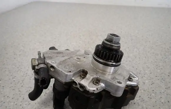 Mitsubishi Colt Fuel injection high pressure pump 0445010120