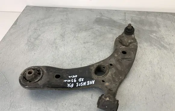 Toyota Avensis T270 Front lower control arm/wishbone