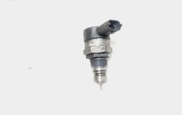 Volvo S80 Fuel pressure regulator 30777576