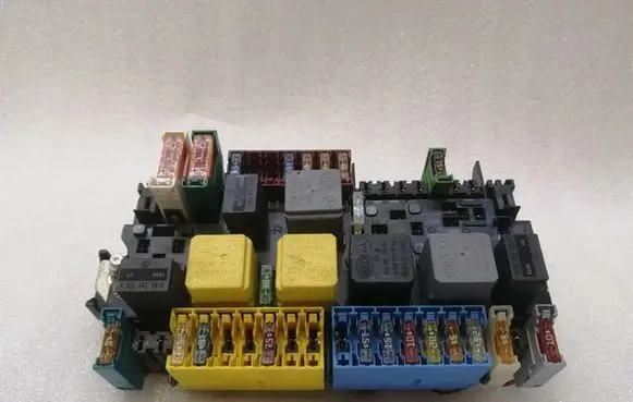 Mercedes-Benz A W176 Fuse module A2469060093