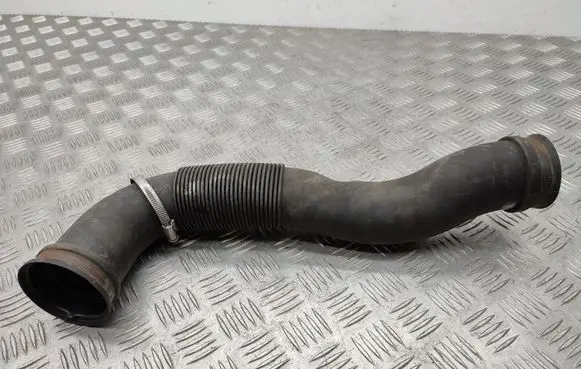 Opel Astra H Air intake hose/pipe 55559548