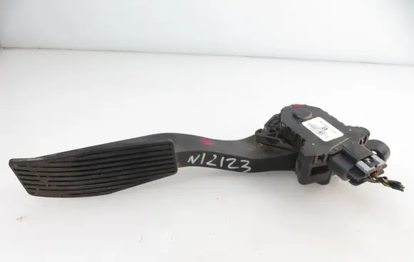 Opel Meriva B Accelerator throttle pedal 13362749