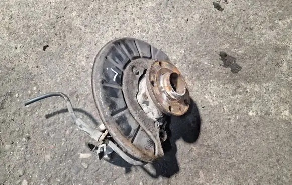 Volkswagen PASSAT B6 Front wheel hub