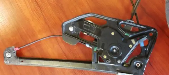 BMW 7 E65 E66 Front door window regulator motor 338125201