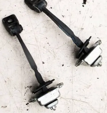 Skoda Octavia Mk2 (1Z) Front door check strap stopper 