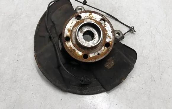 Volvo V70 Front wheel hub 9461944