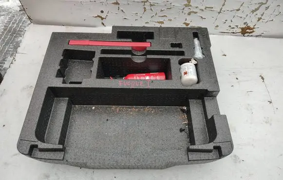 Land Rover Evoque I Spare wheel section trim 