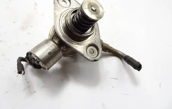 Ford Focus Fuel injection high pressure pump CM5G9D376GA 0221521095