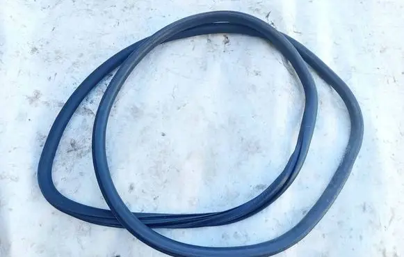 Volkswagen Golf VI Rubber seal rear door 