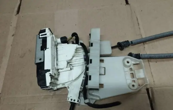 Jeep Renegade Rear door lock P52032068000
