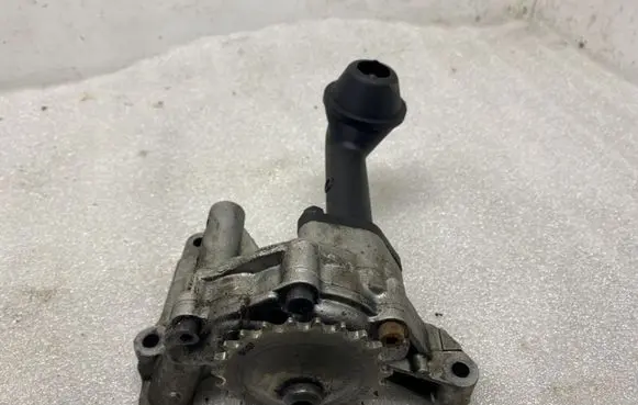Volkswagen Touran I Oil pump FV1134603 1134701 038115121