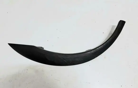 Rear fender molding trim