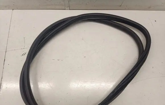 BMW 2 F46 Rear door rubber seal (on body) 
