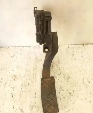 Audi A4 S4 B5 8D Accelerator throttle pedal 8D1721523 6PV00777007