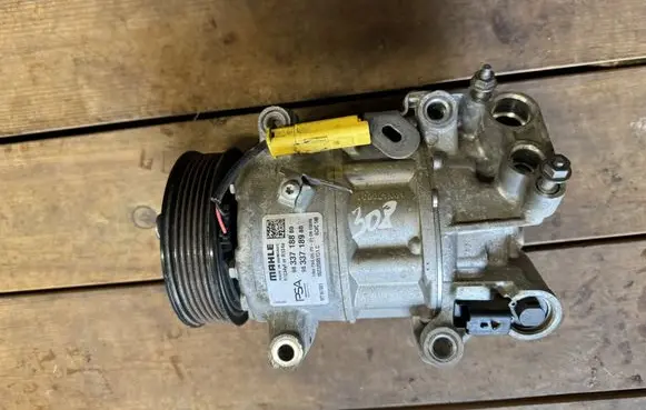 Peugeot 308 Air conditioning (A/C) compressor (pump) 9833718880