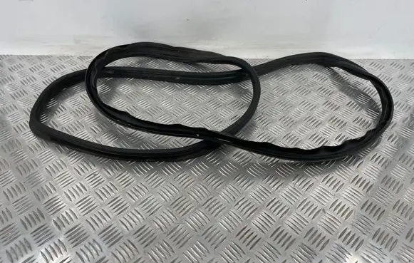 Mercedes-Benz C W204 Trunk rubber seal (body) A2047400778