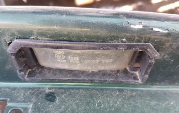 Hyundai Lantra II Number plate light