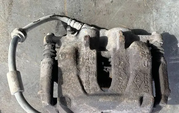 Renault Trafic II (X83) Front brake caliper 440682