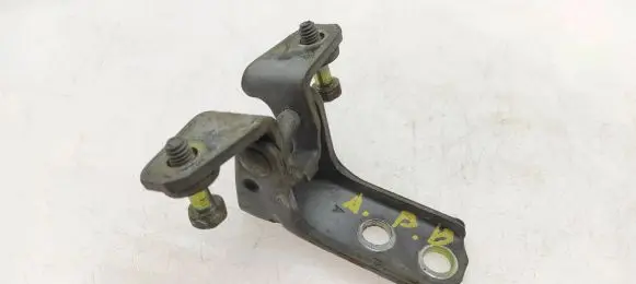 Mitsubishi Outlander Front door lower hinge 