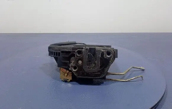 Audi Coupe Front door lock 