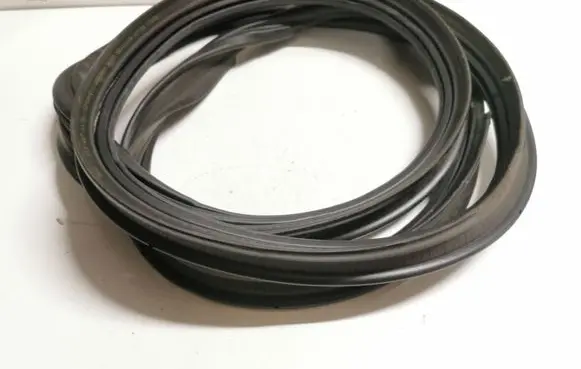 Trunk rubber seal (body)