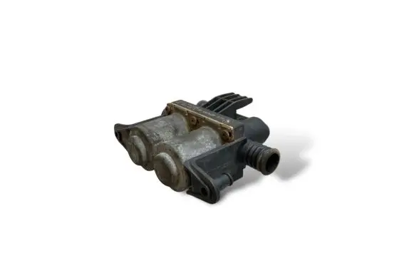 BMW X5 E53 Coolant heater control valve 1147412137 8374995