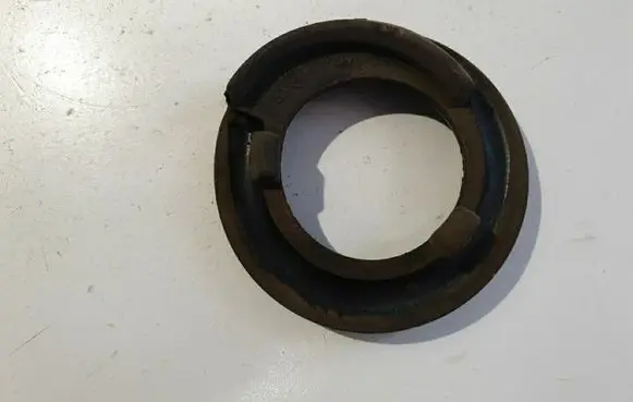 Toyota Avensis T270 Front coil spring rubber mount 