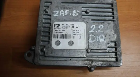 Opel Zafira B Engine control unit/module 55353843