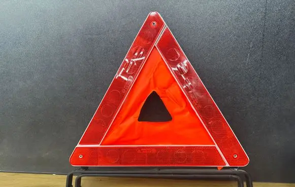 Volvo V70 Emergency warning sign