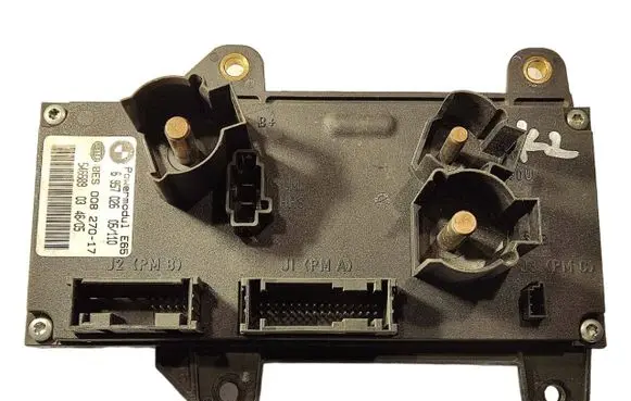 BMW 7 E65 E66 Power management control unit 6957026 8ES008270017